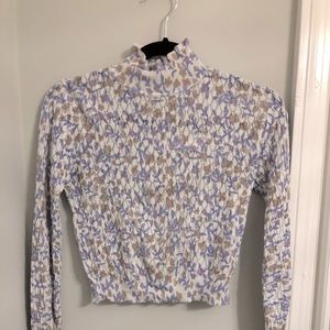 Cute long sleeve cropped top